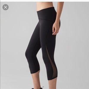 Lululemon train times crop- excellent condition